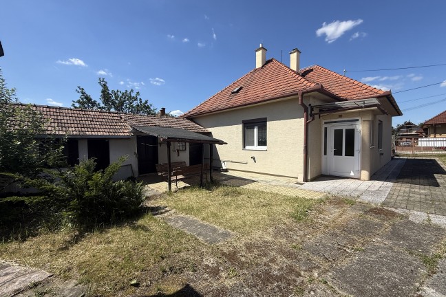 !!! VYZ&Aacute;LOHOVAN&Eacute; !!! PREDAJ - RODINN&Yacute; DOM - ZLAT&Eacute; MORAVCE